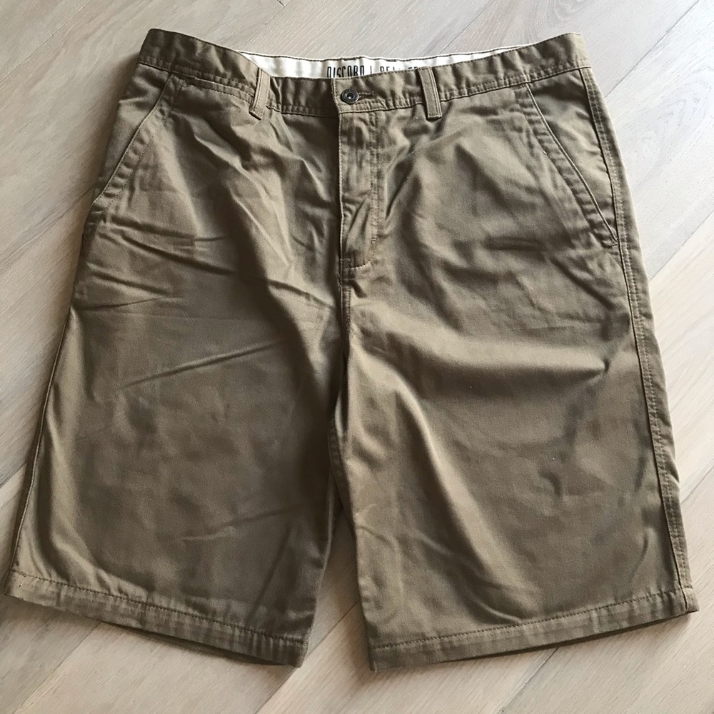 Men’s khaki shorts size 34